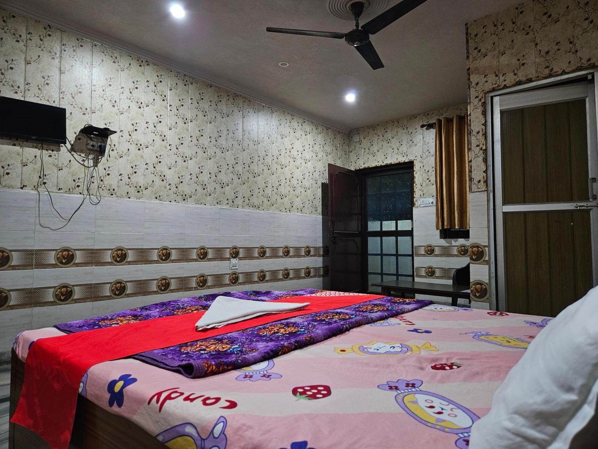Hotel Chitrarth & Party Lawn Haldwani Room photo